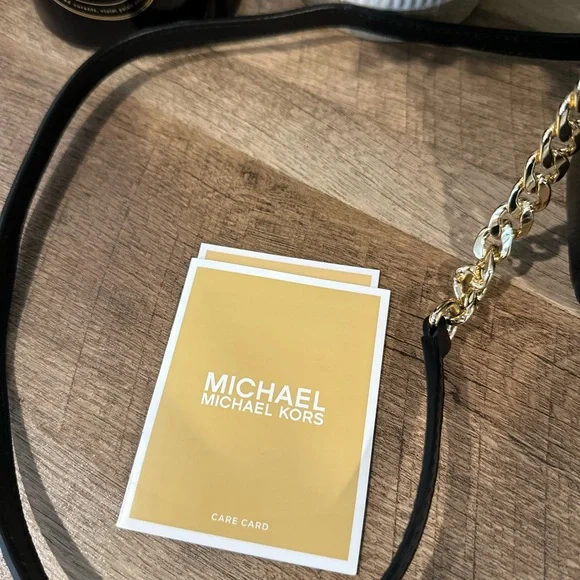 Michael Kors Black Crossbody Bag with Sleek Design - Picture 5 of 5